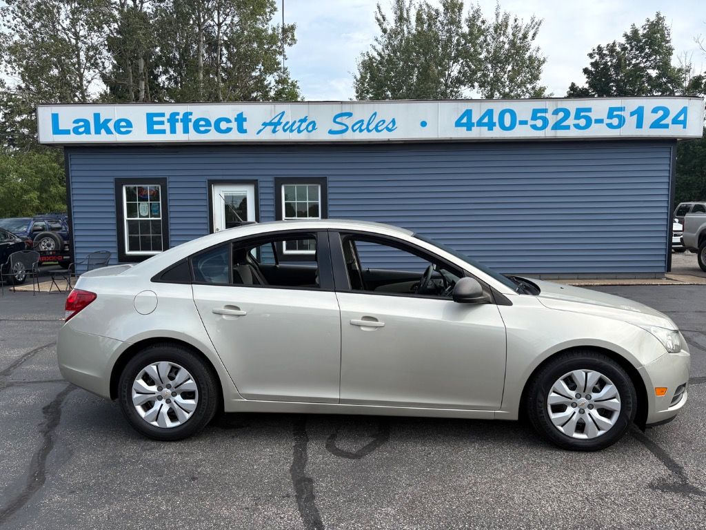 Photo 1 of 2013 Chevrolet Cruze LS Auto