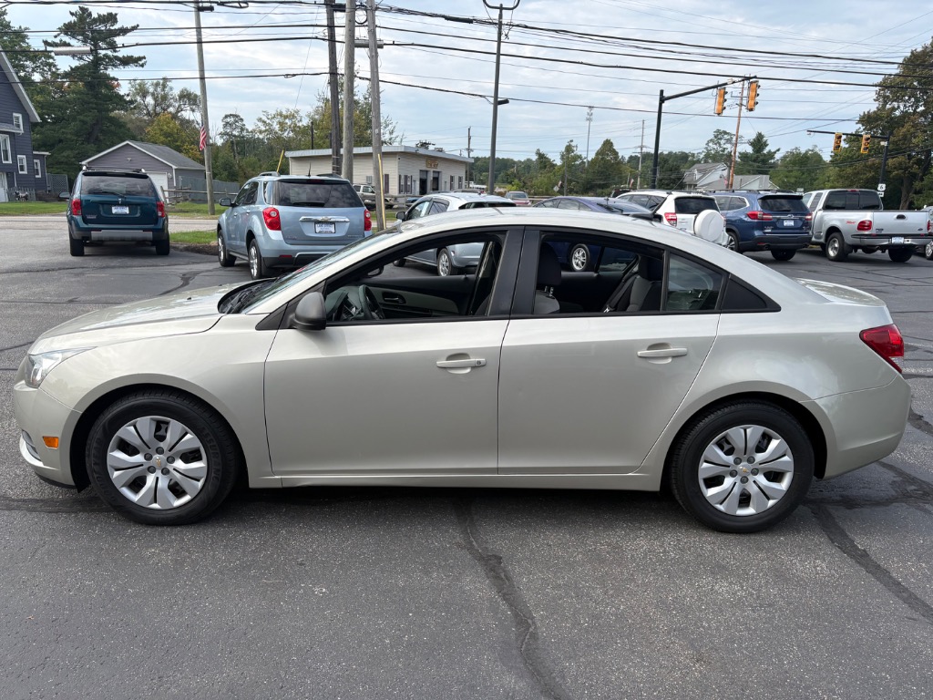 Photo 5 of 2013 Chevrolet Cruze LS Auto