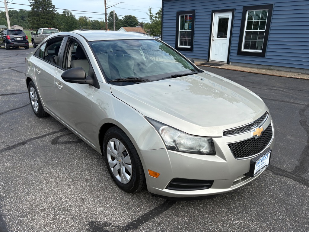 Photo 2 of 2013 Chevrolet Cruze LS Auto