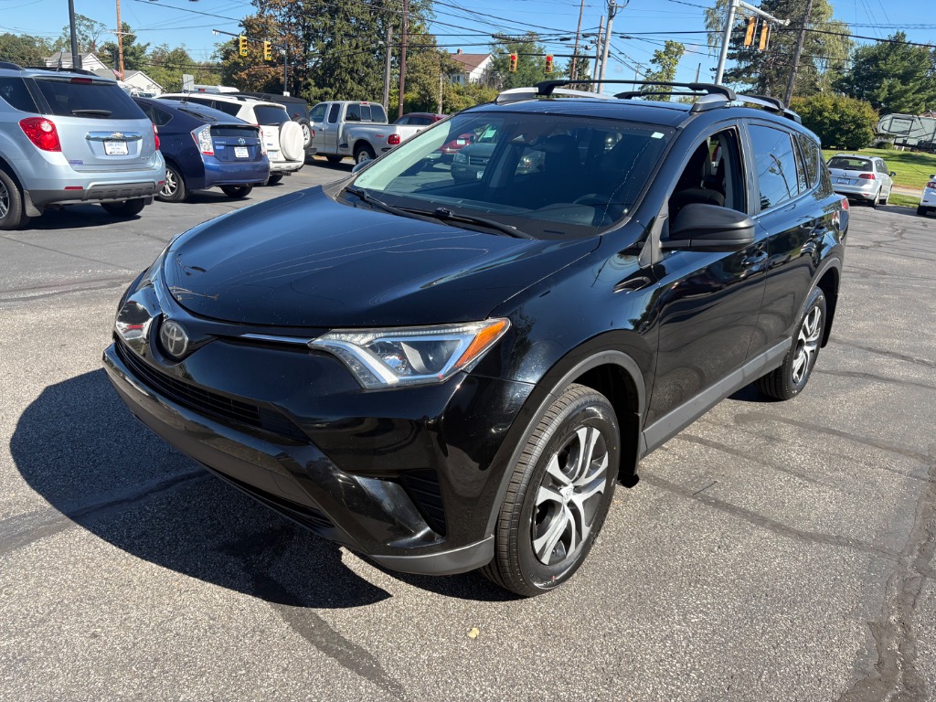 Photo 4 of 2018 Toyota RAV4 LE