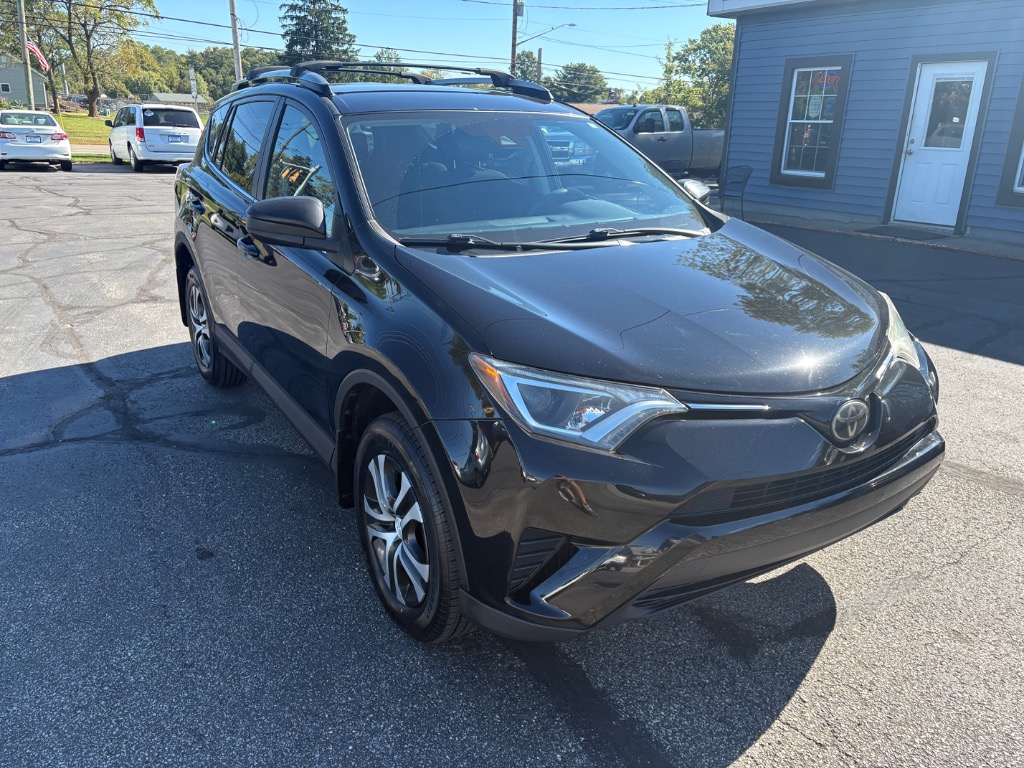 Photo 2 of 2018 Toyota RAV4 LE