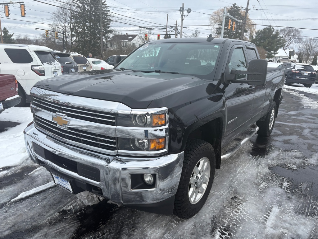 2015 Chevrolet Silverado 2500HD LT photo 3