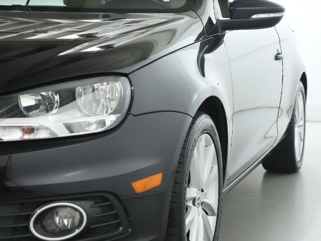 2016 Volkswagen Eos Komfort Edition - Image 2