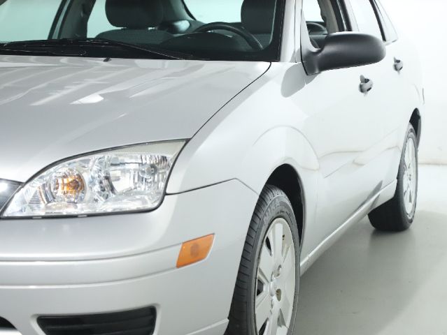 Photo 4 of 2006 Ford Focus ZX4 SES