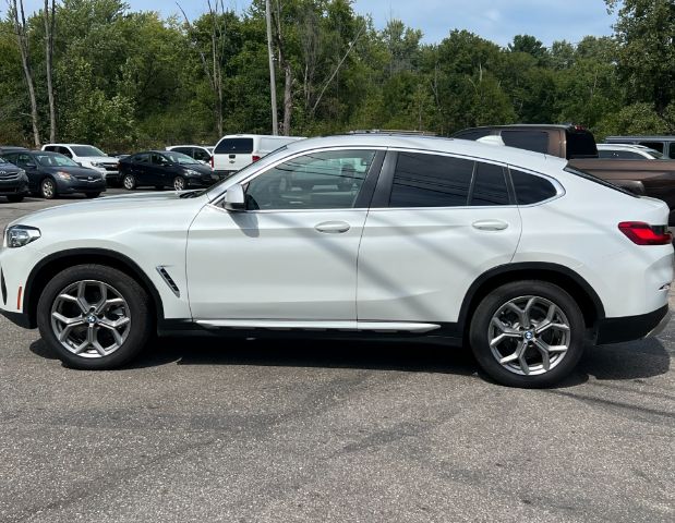 Photo 2 of 2022 BMW X4 xDrive30i