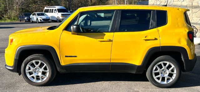 Photo 2 of 2023 Jeep Renegade Latitude