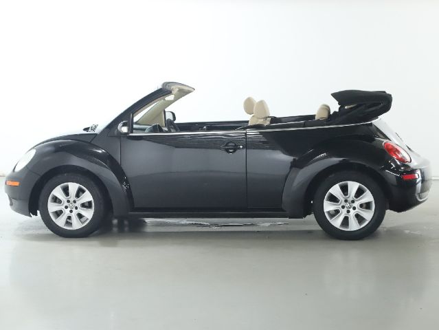 2008 Volkswagen New Beetle Convertible S - Image 4