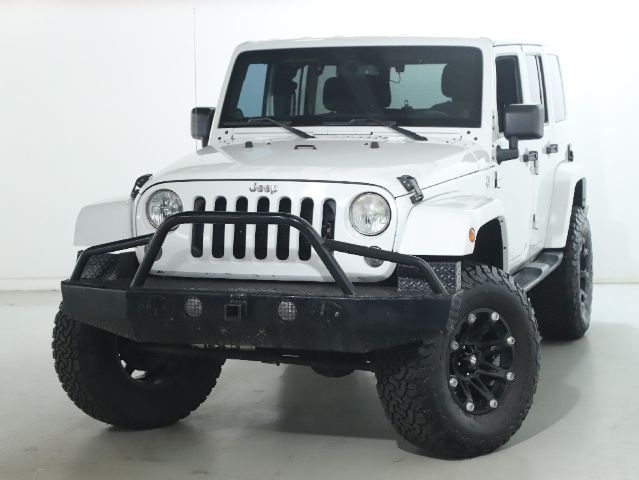 2014 Jeep Wrangler Unlimited Sahara - Image 2