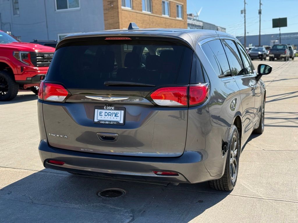 Photo 4 of 2017 Chrysler Pacifica Touring