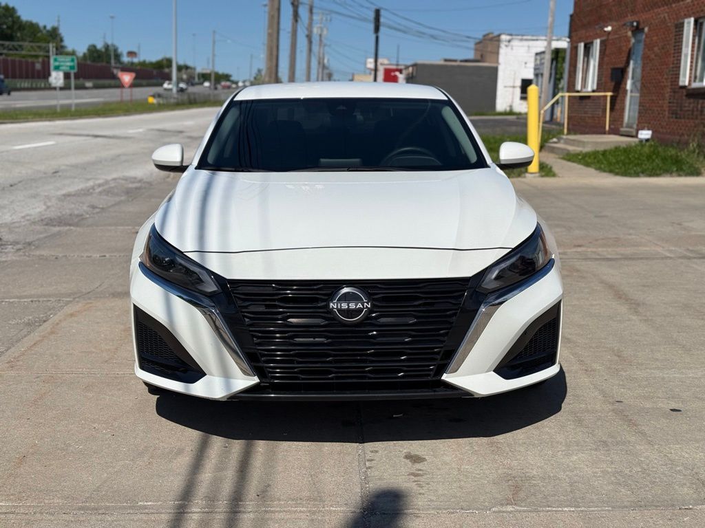 Photo 2 of 2023 Nissan Altima 2.5 SV