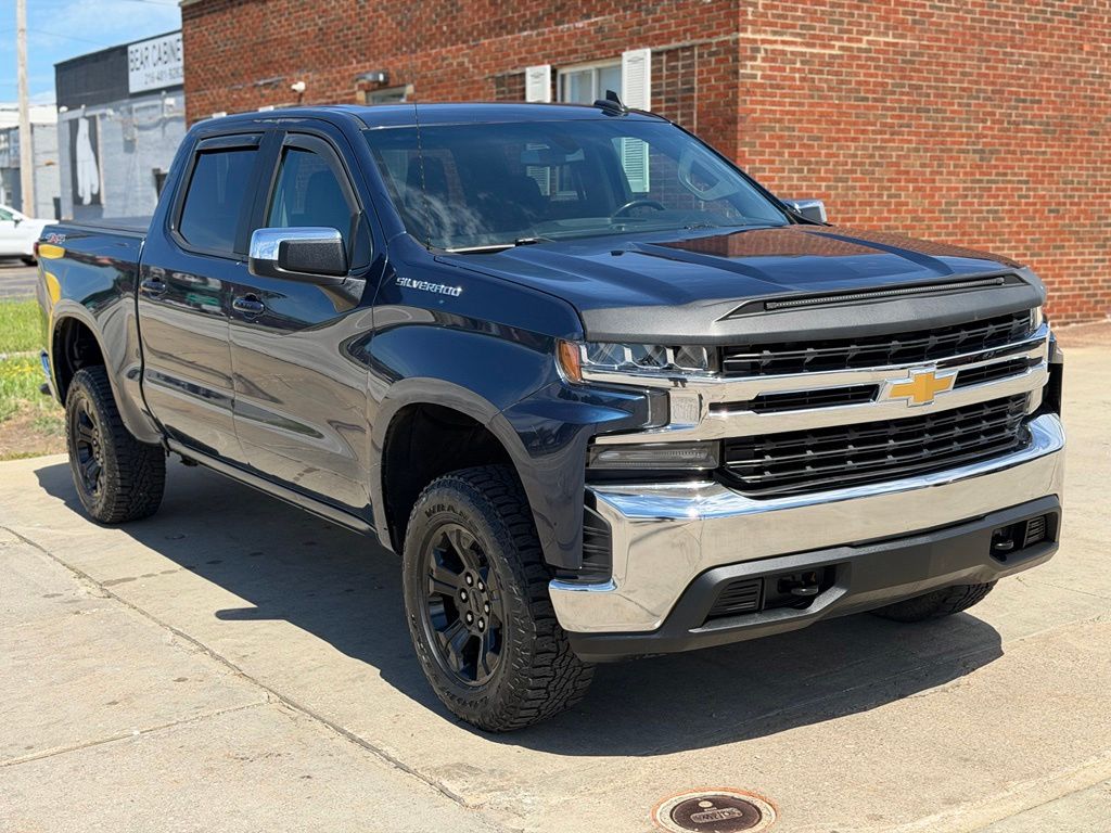 2019 Chevrolet Silverado 1500 LT - Image 3