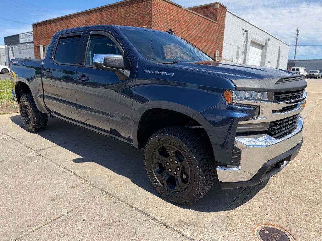 2019 Chevrolet Silverado 1500 LT - Image 4