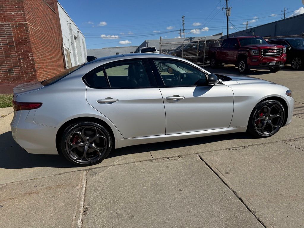 2019 Alfa Romeo Giulia Ti Sport - Image 4