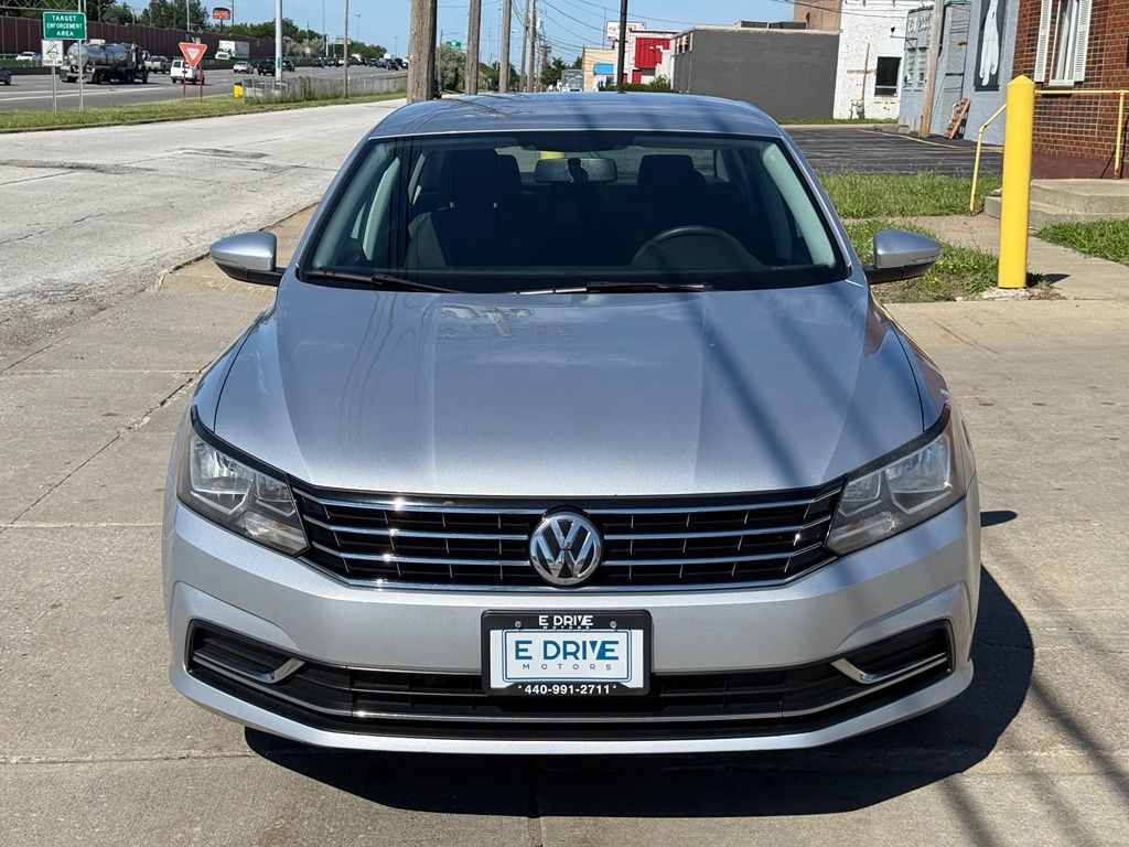 Photo 2 of 2018 Volkswagen Passat 2.0T S