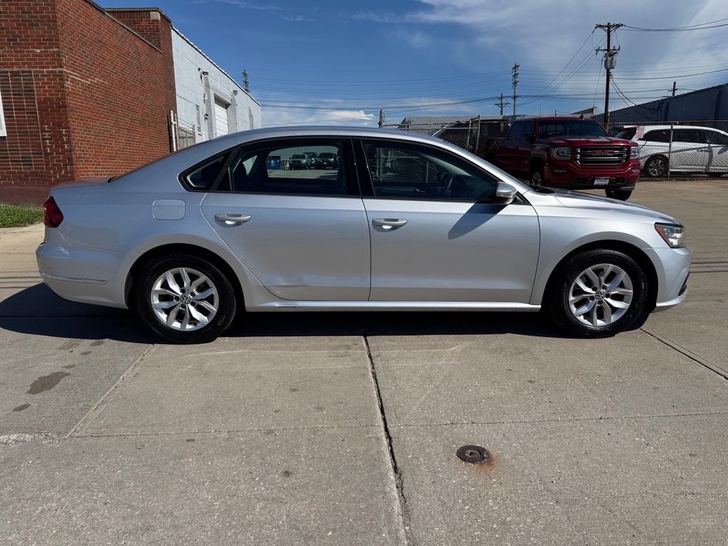 Photo 5 of 2018 Volkswagen Passat 2.0T S