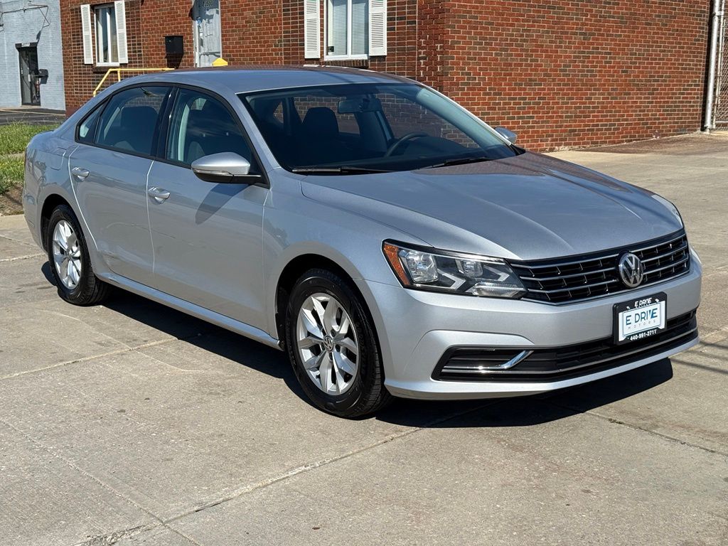 Photo 4 of 2018 Volkswagen Passat 2.0T S