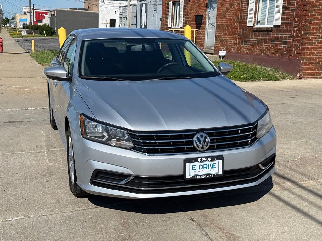 Photo 3 of 2018 Volkswagen Passat 2.0T S