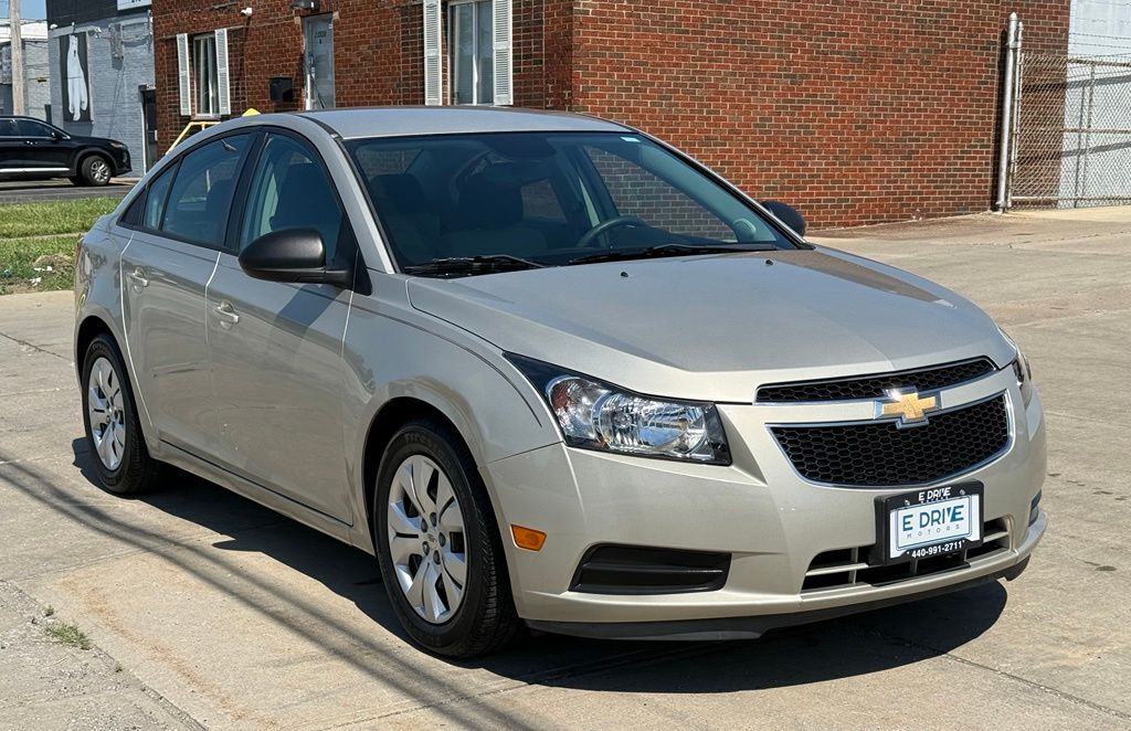 Photo 4 of 2014 Chevrolet Cruze LS Auto