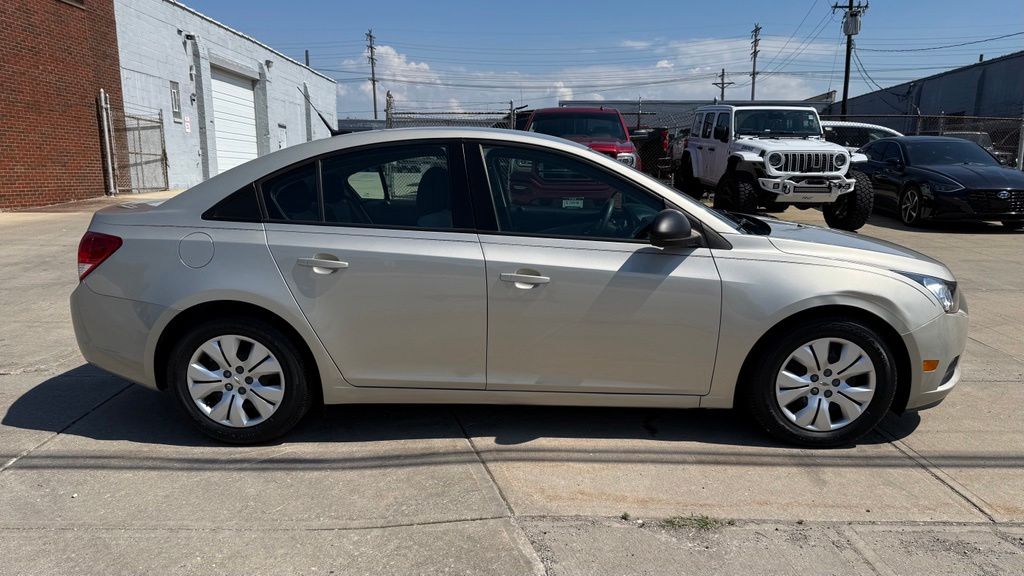 Photo 5 of 2014 Chevrolet Cruze LS Auto