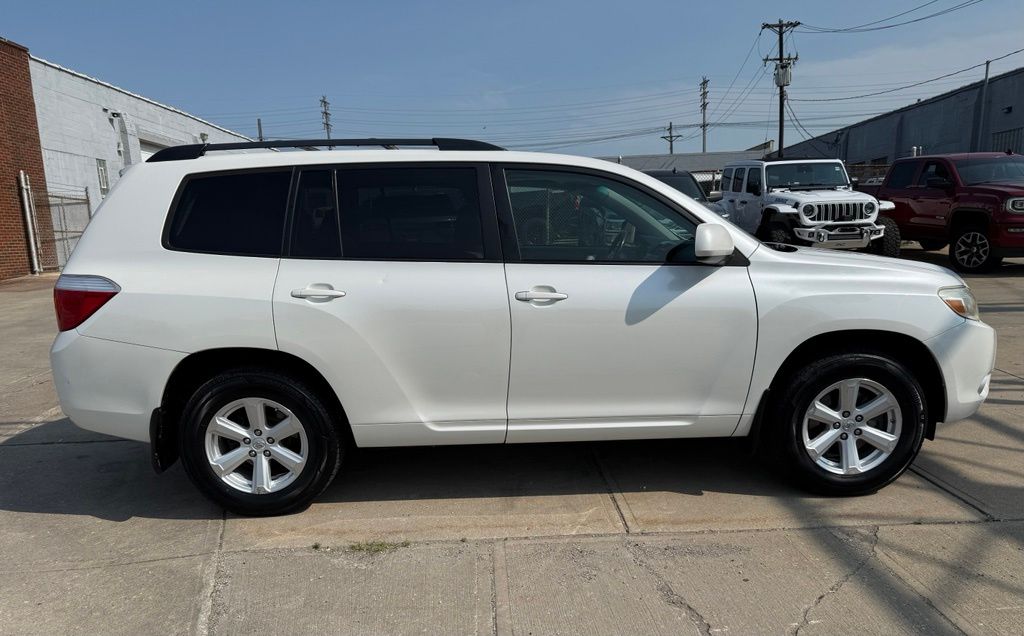 Photo 5 of 2010 Toyota Highlander SE