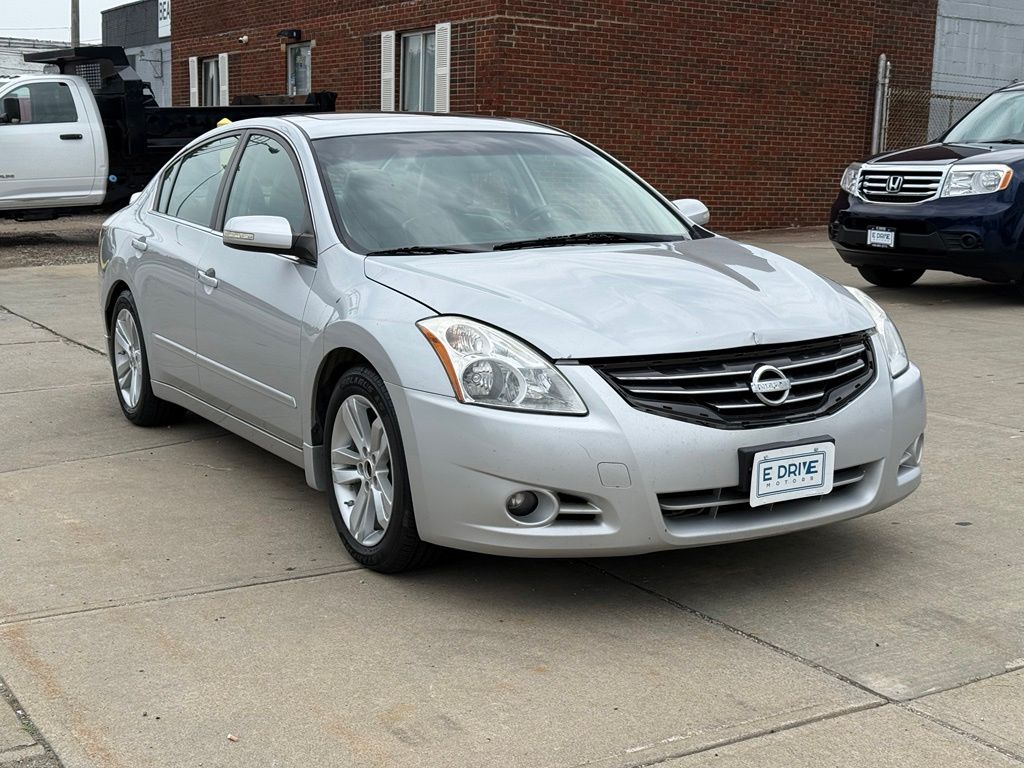Photo 4 of 2011 Nissan Altima 3.5 SR
