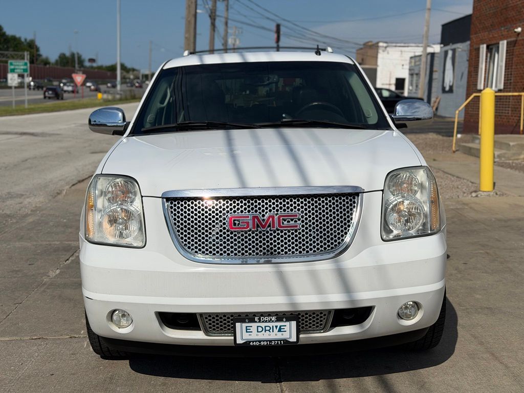 Photo 2 of 2007 GMC Yukon Denali