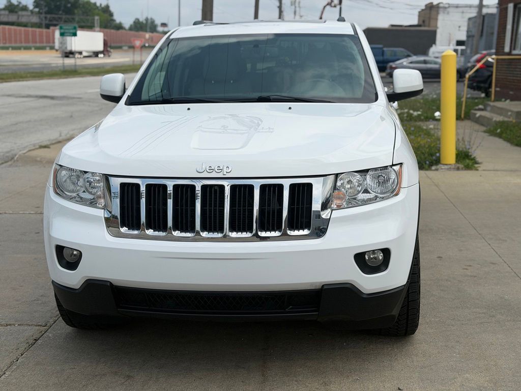 Photo 2 of 2013 Jeep Grand Cherokee Laredo
