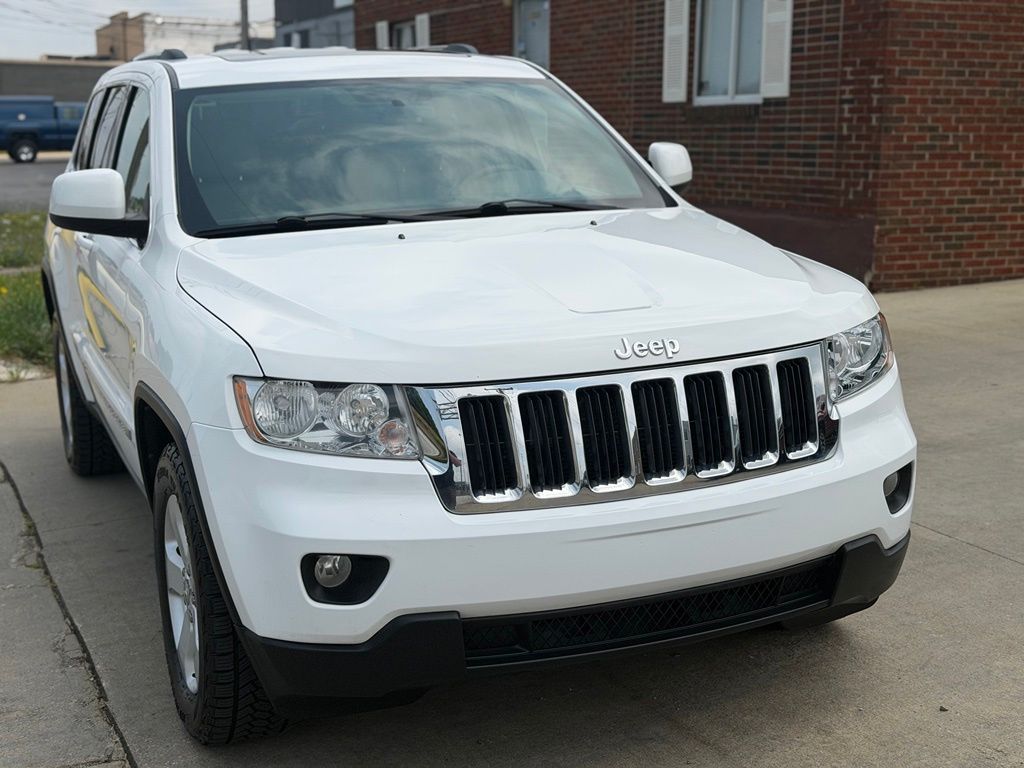 Photo 3 of 2013 Jeep Grand Cherokee Laredo