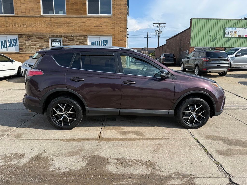 Photo 5 of 2017 Toyota RAV4 SE
