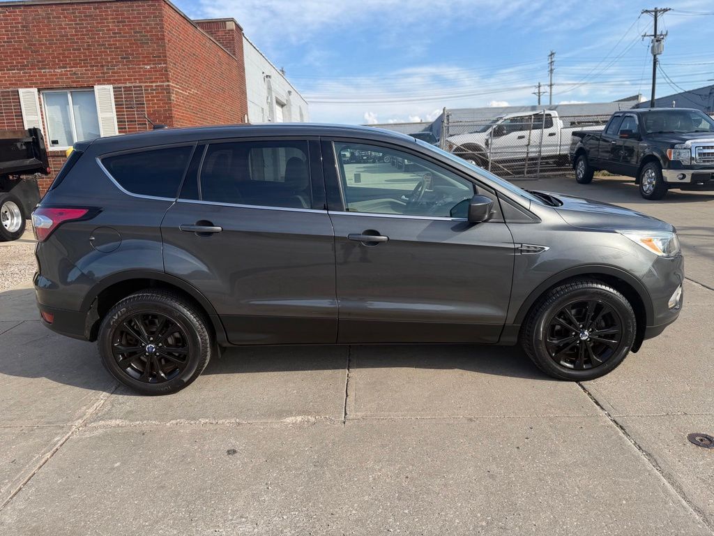 Photo 4 of 2017 Ford Escape SE