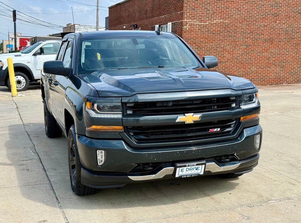 Photo 3 of 2017 Chevrolet Silverado 1500 LT