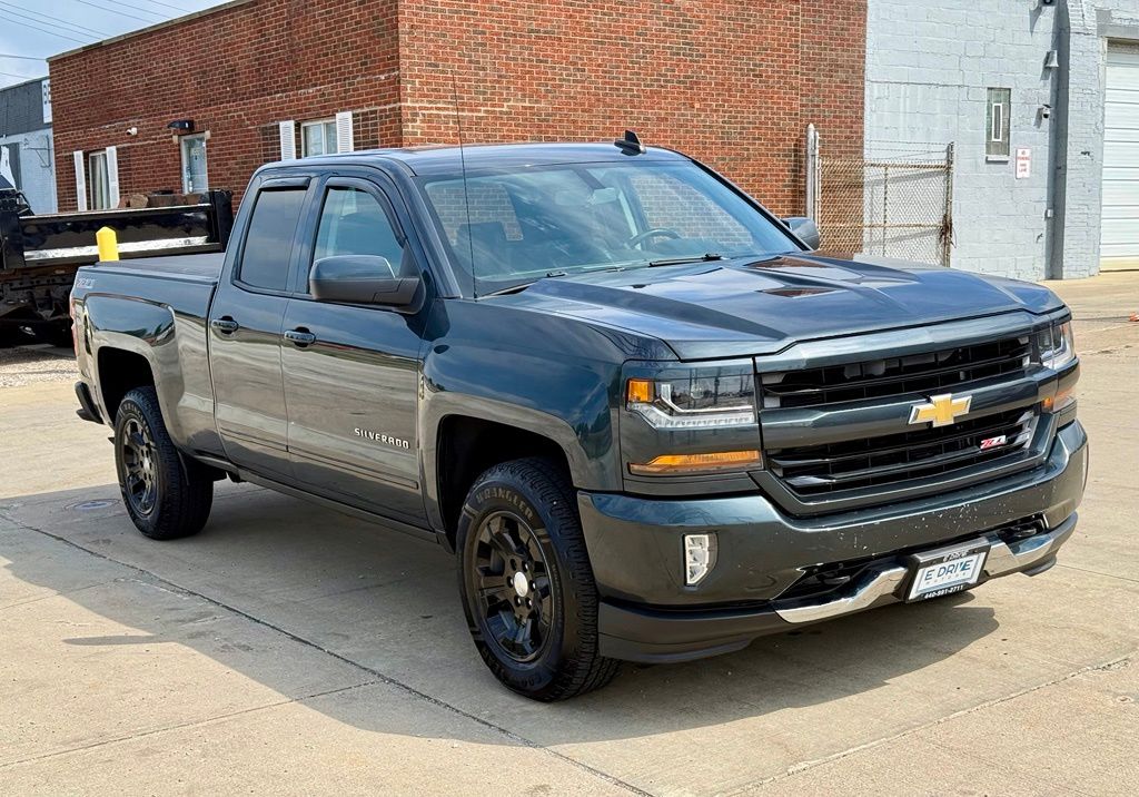 Photo 4 of 2017 Chevrolet Silverado 1500 LT