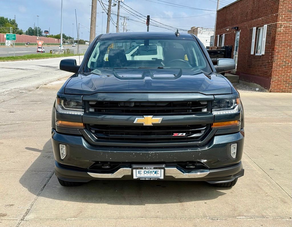 Photo 2 of 2017 Chevrolet Silverado 1500 LT