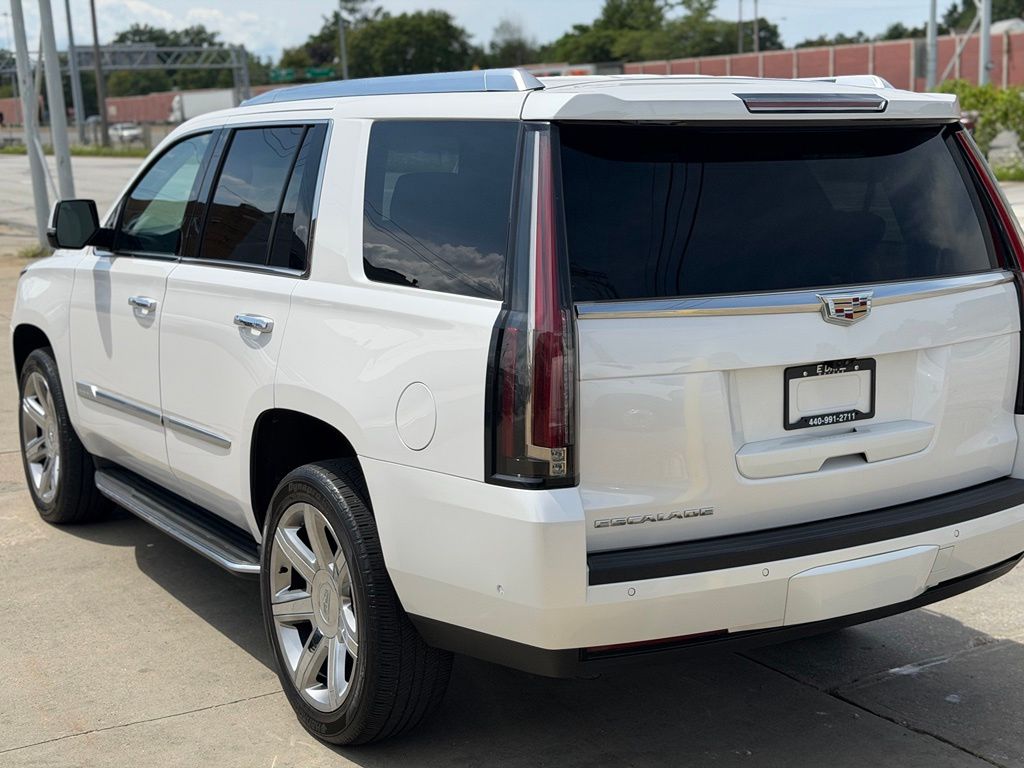2019 Cadillac Escalade Luxury - Image 4