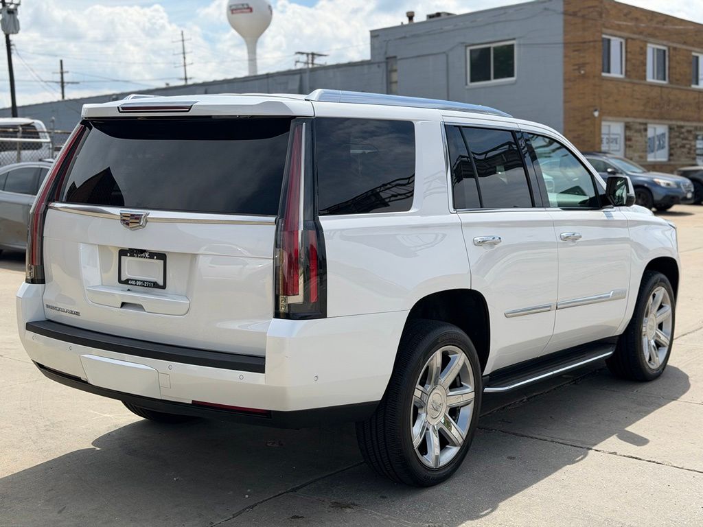 2019 Cadillac Escalade Luxury - Image 3