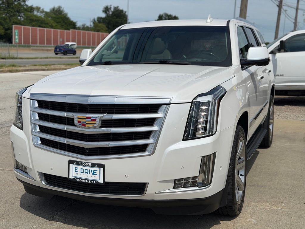 2019 Cadillac Escalade Luxury - Image 2