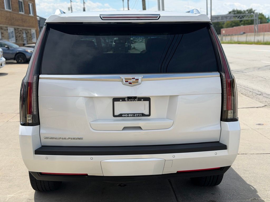 2019 Cadillac Escalade Luxury - Image 5