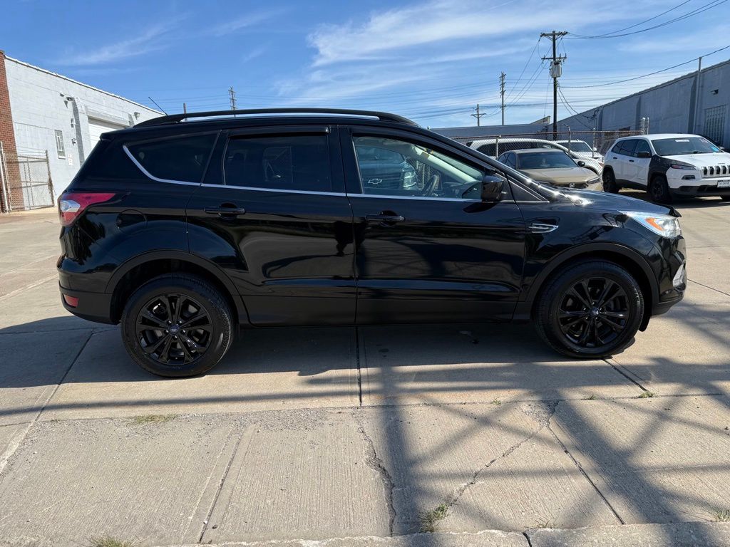 Photo 4 of 2017 Ford Escape SE