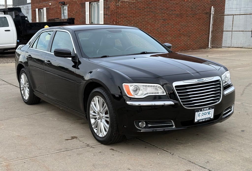 Photo 4 of 2014 Chrysler 300 Base