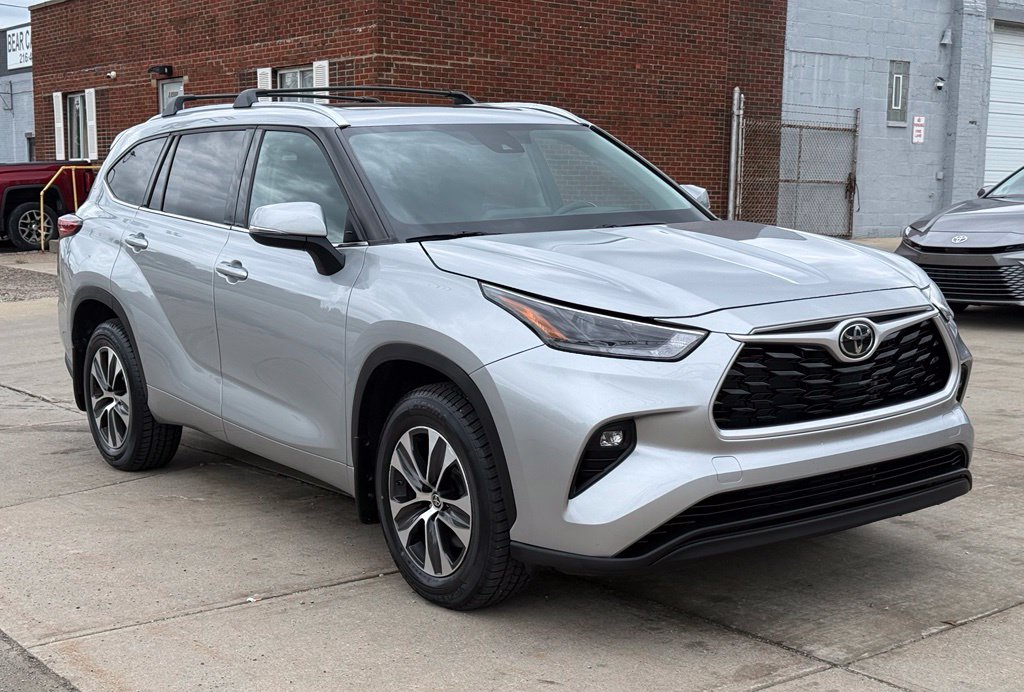 Photo 4 of 2021 Toyota Highlander XLE