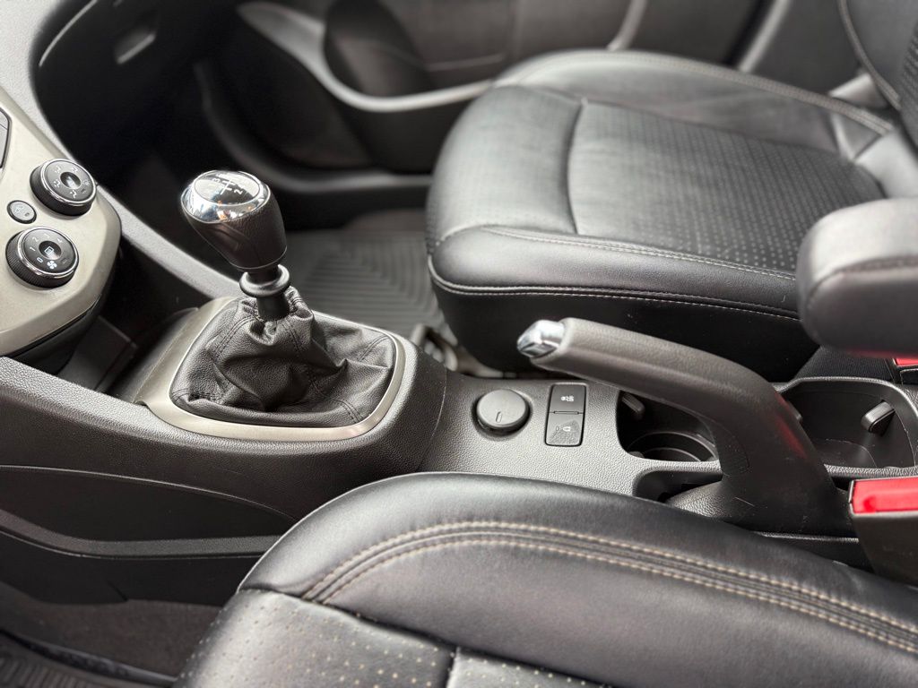 2012 Chevrolet Sonic 1LZ - Photo 25