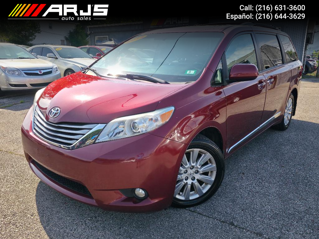 2015 Toyota Sienna XLE Premium 7-Passenger - Main Image