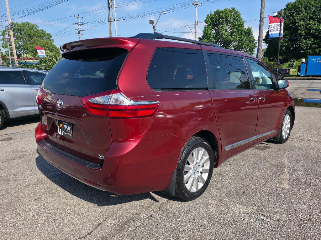 2015 Toyota Sienna XLE Premium 7-Passenger - Image 5