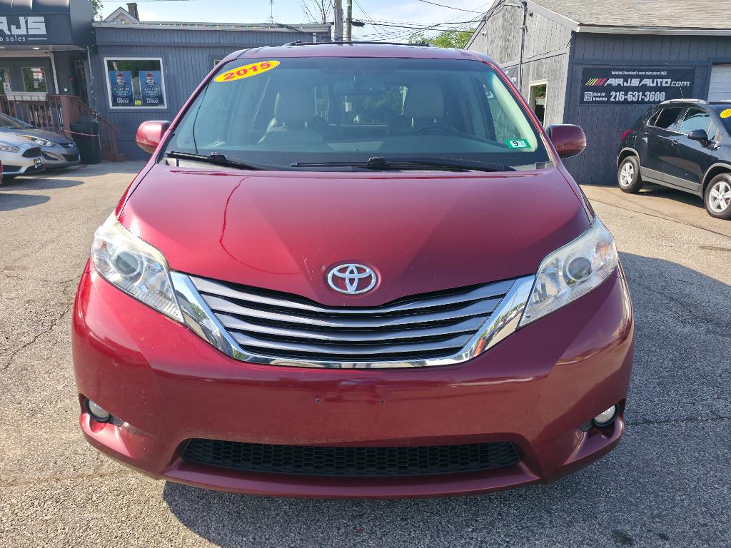 2015 Toyota Sienna XLE Premium 7-Passenger - Image 2
