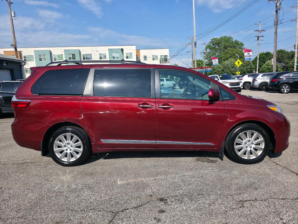 2015 Toyota Sienna XLE Premium 7-Passenger - Image 4