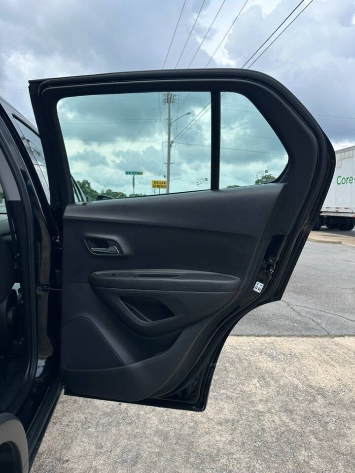 2019 Chevrolet Trax LS - Photo 25