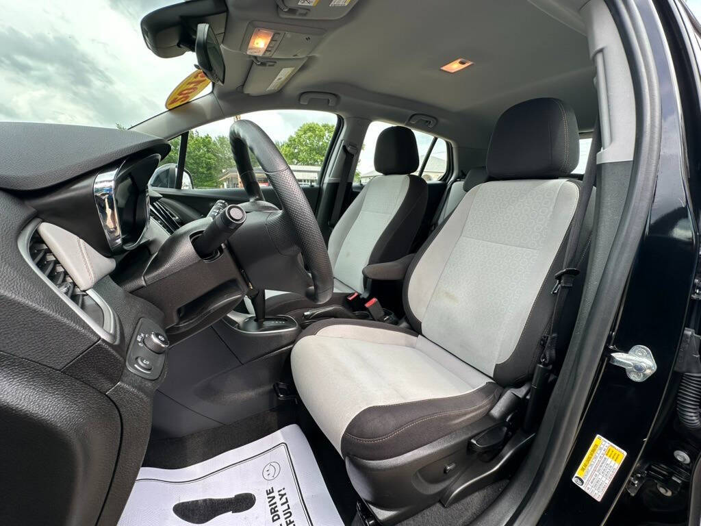 2019 Chevrolet Trax LS - Photo 28