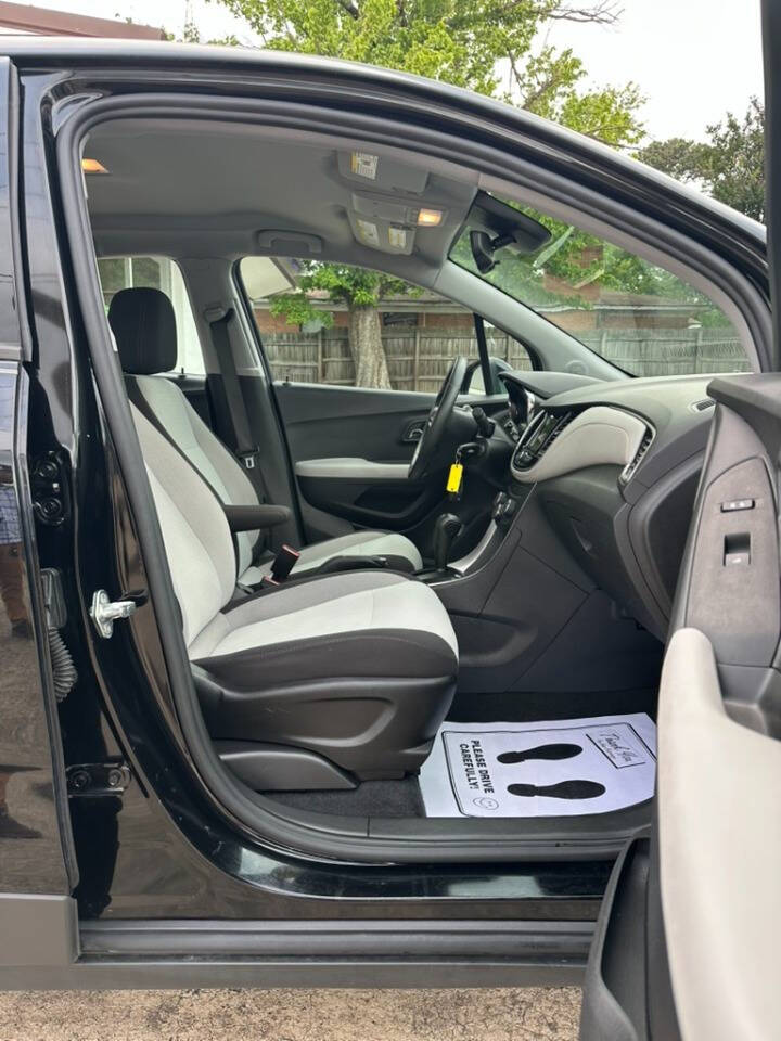 2019 Chevrolet Trax LS - Photo 24
