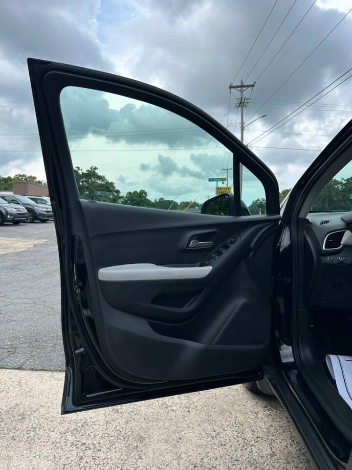 2019 Chevrolet Trax LS - Photo 19