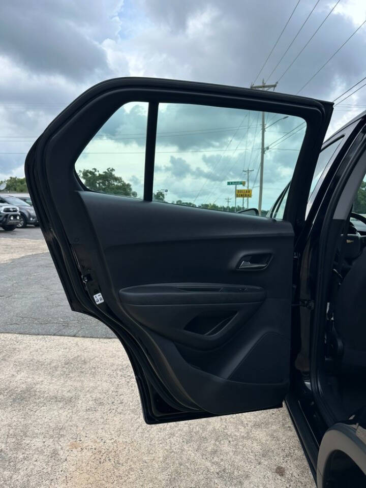 2019 Chevrolet Trax LS - Photo 21